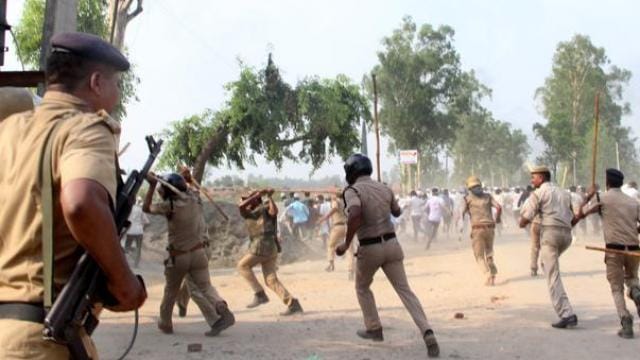 public beaten lady police daroga in roorkee