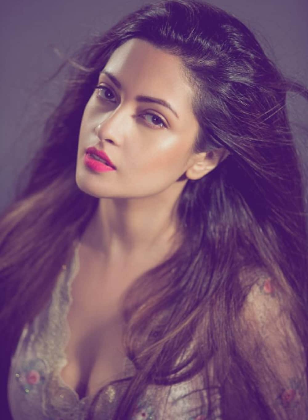 Riya Sen stunning photographs of Grand Wedding Reception will make you fall in love with her
