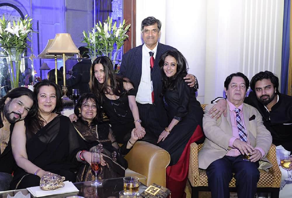 Riya Sen stunning photographs of Grand Wedding Reception will make you fall in love with her