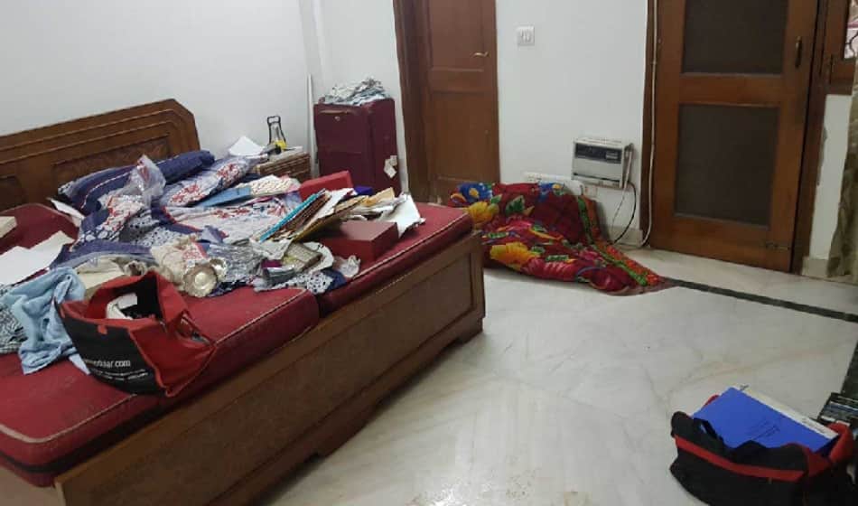 special 26 type robbery in delhi