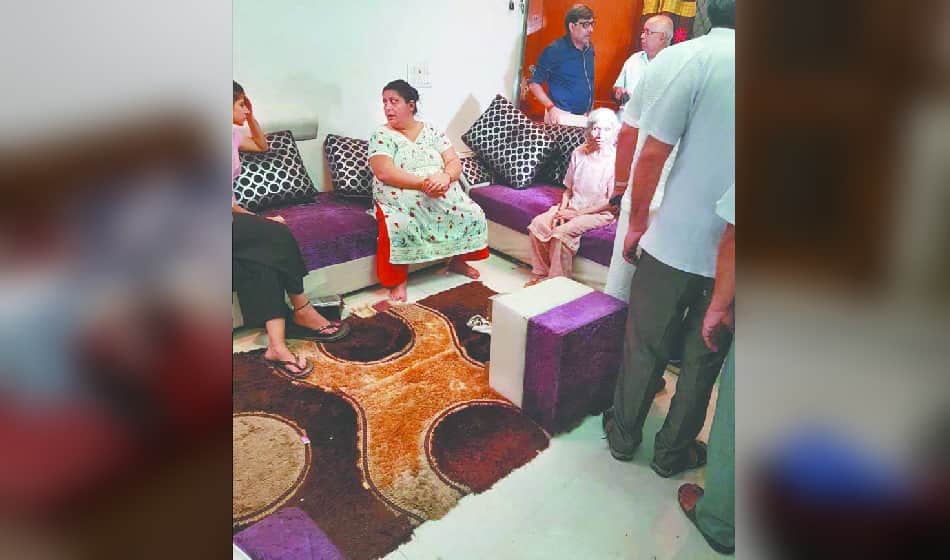 special 26 type robbery in delhi