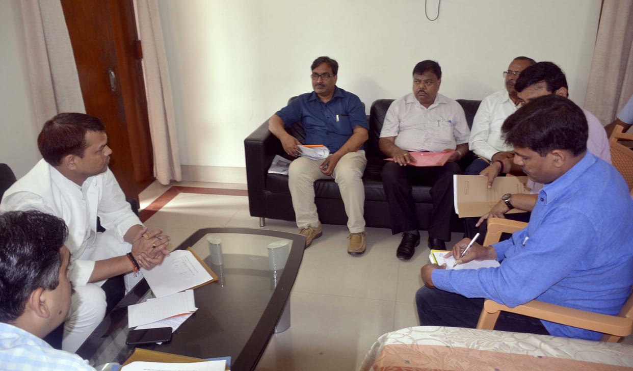 Minister of State for Urban Areas suresh pasi in varanasi