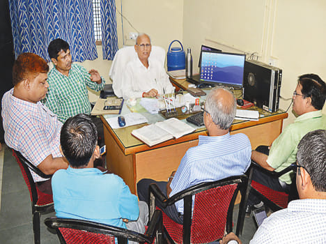 arto worker on strike
