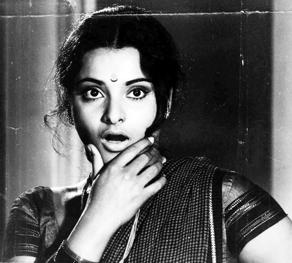 bollywood actor rekha first film kiss scene controversy