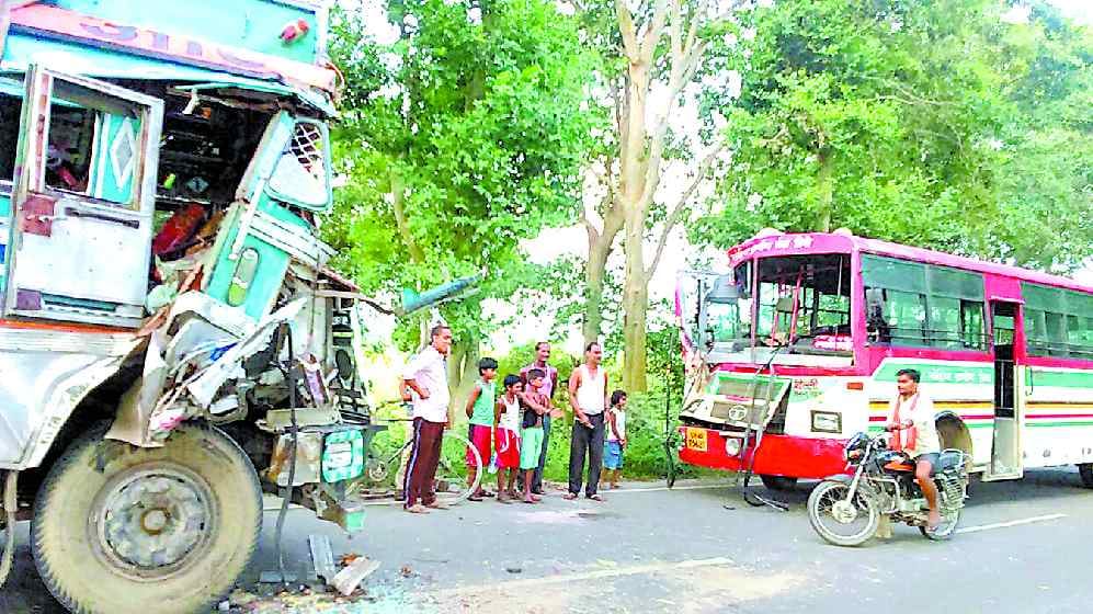 Four people, including driver injured in Collision on truck and roadways bus