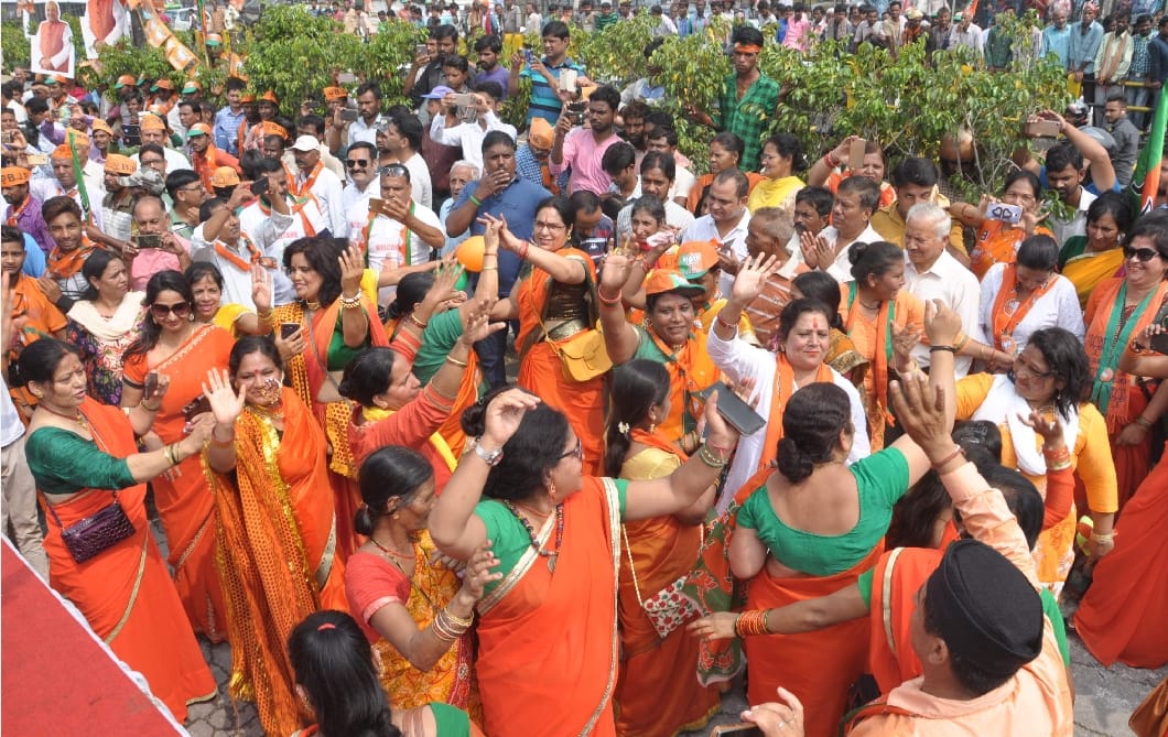 Amit shah welcome photos in dehradun