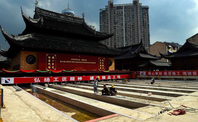 Watch Video how 2000 Tonne Buddhist Temple Hall Moved