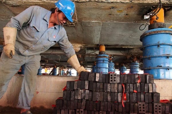 Watch Video how 2000 Tonne Buddhist Temple Hall Moved
