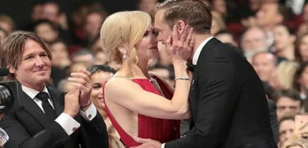 Emmys 2017: Famous actress locks lips with actor Alexander Skarsgard in front of her husband