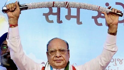 gujrat ex cm shankar singh vaghela joined his supporters jan vikalp party