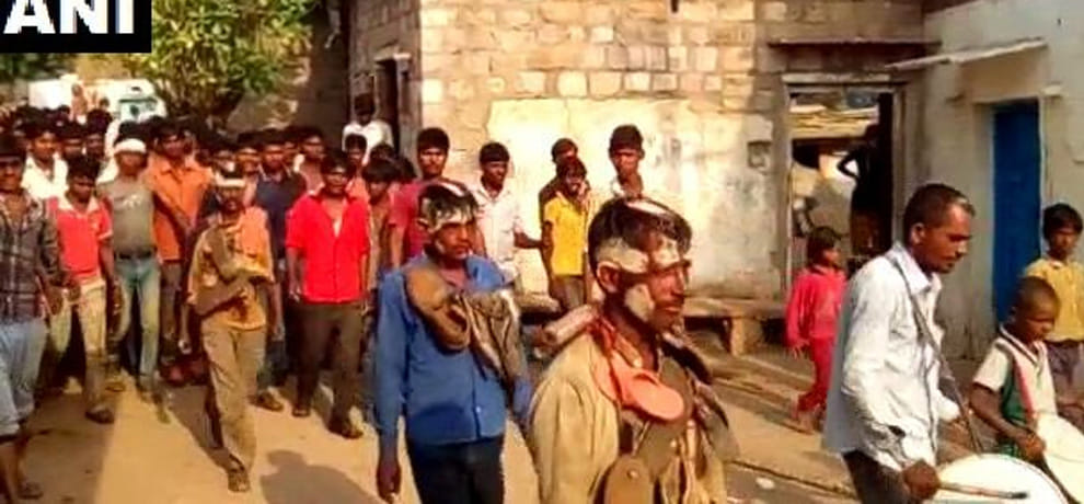 Three men garlanded with shoes and paraded for consuming alcohol in MP