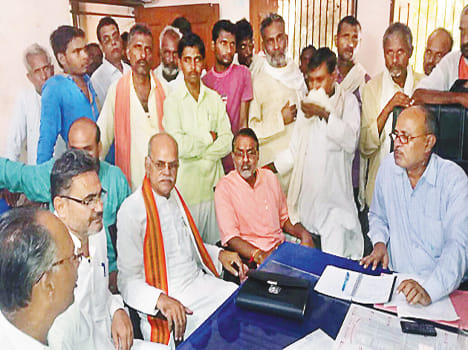 MLA warns villagers about electricity problem