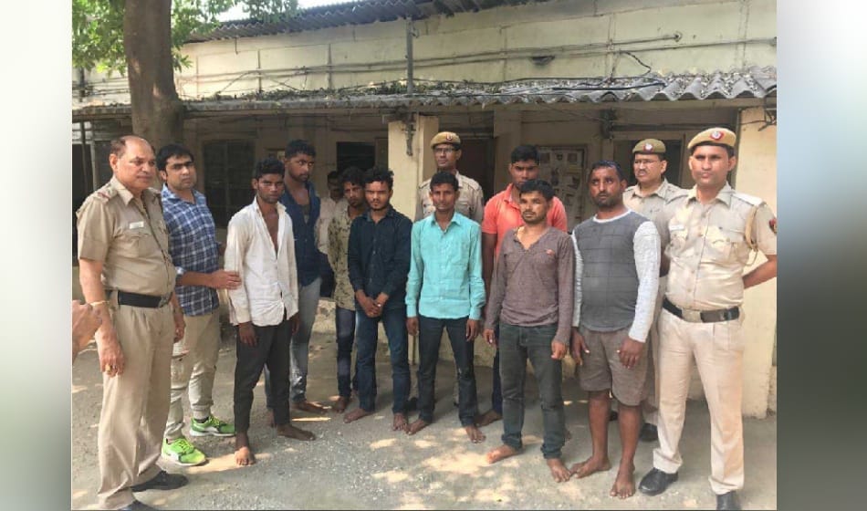 used to come from agra to steal in delhi metro