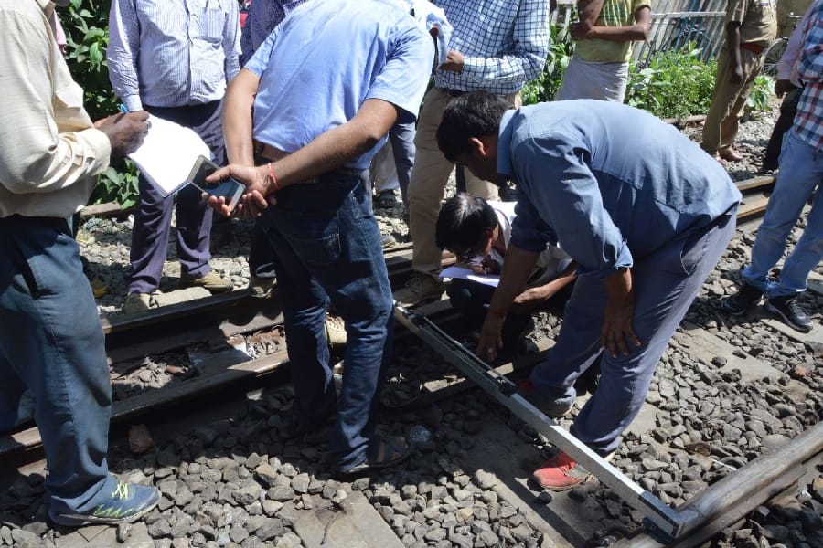 goods train engine derailed in sitapur.