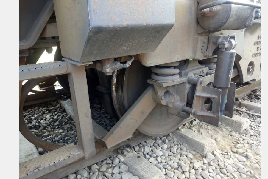 goods train engine derailed in sitapur.