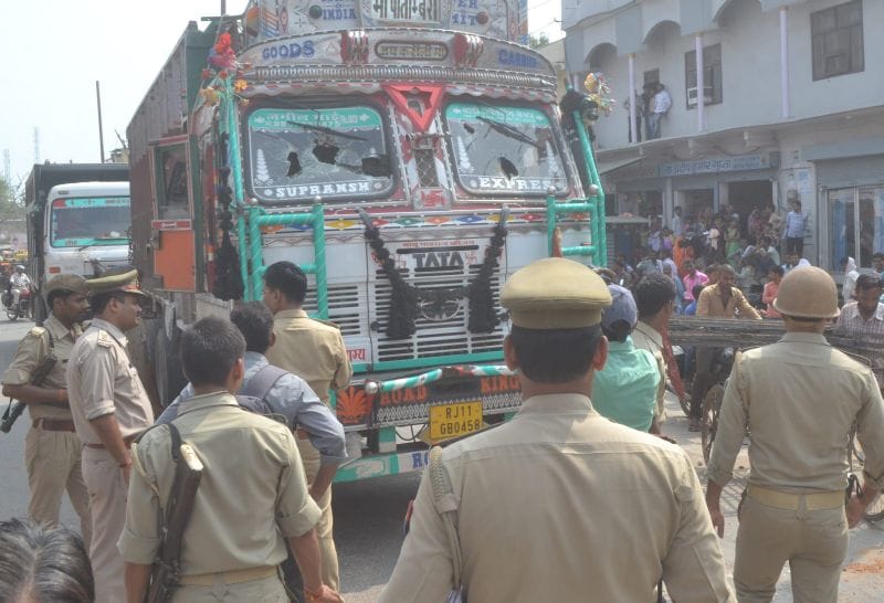 ट्रक की टक्कर से बाइक सवार महिला की मौत