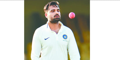 India Green's strong position, Rasool shock 5 wickets