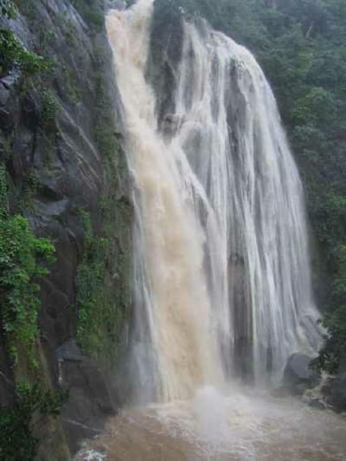 the scenic views in pictures of bheel ki beri waterfall 