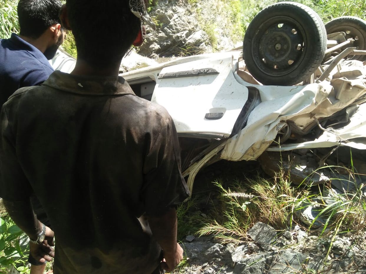 Four people killed in road accident in garhwal uttarakhand