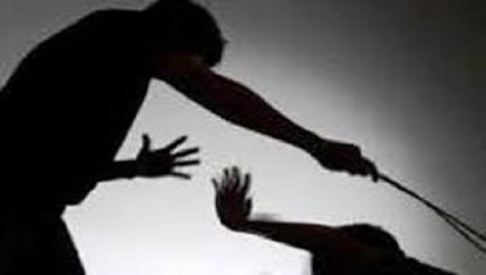 Shikshit Mitra's husband beat Headmaster Kushinagar of Uttar Pradesh 
