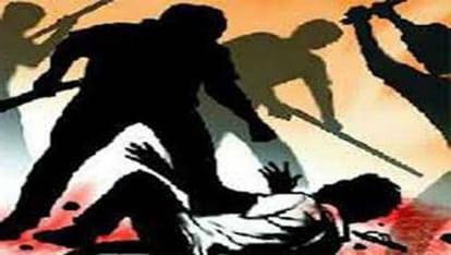 Shikshit Mitra's husband beat Headmaster Kushinagar of Uttar Pradesh 
