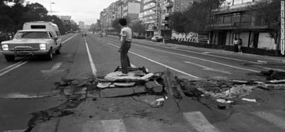 earthquake shakes mexico city in 19 september 1985
