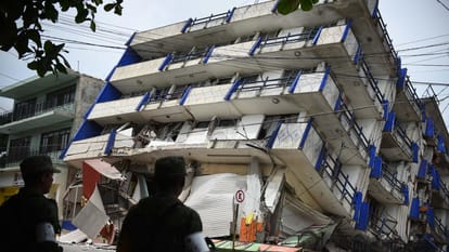 earthquake shakes mexico city in 19 september 1985