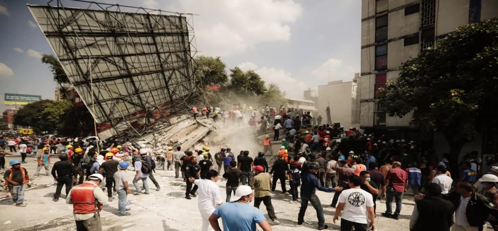7.1 magnitude earthquake in mexico on anniversary of 1985 disaster, many buildings collapse