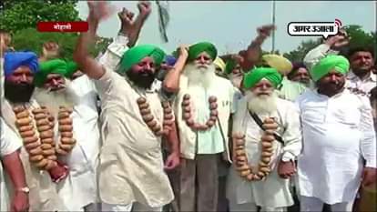 Farmers in Punjab thrown potatoes on roads.