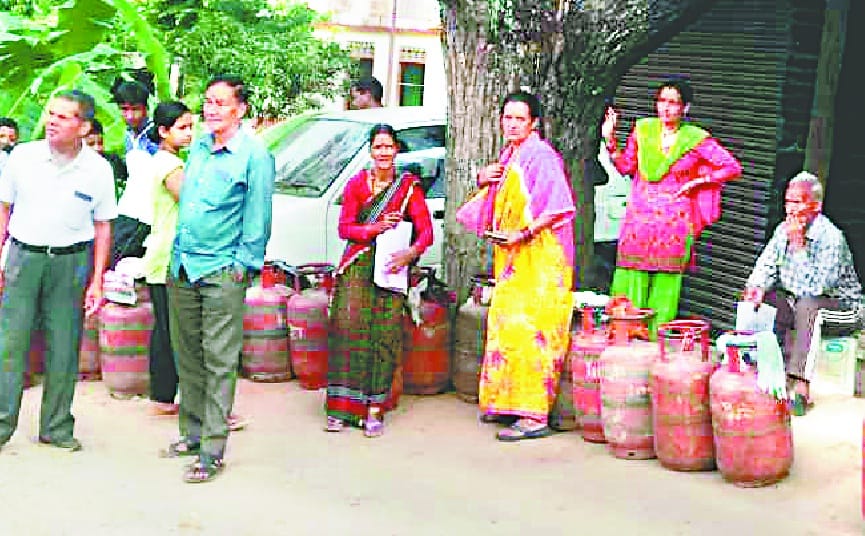 cylinder vehicle did'nt arrived even after hours of waiting