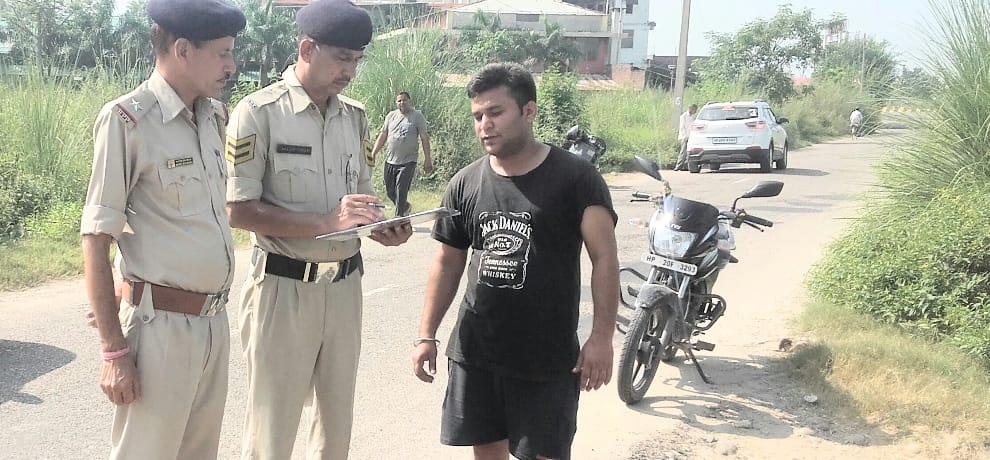 himachal una goons looted bike and cash