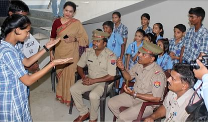 physically challenged children taught signs for talking
