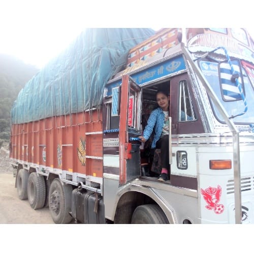 Himachal girl poonam drive truck on the world most dangerous shimla kinnaur highway 