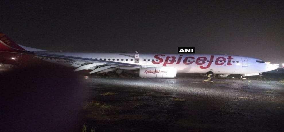 spicejet to pay fine of rupees ten thousand for not offering food to a passenger