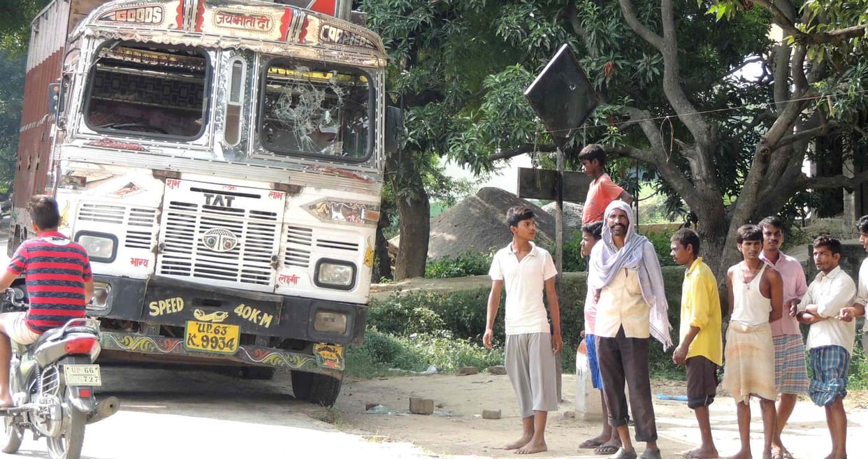 truck accident in bhadohi villagers killed truck driver