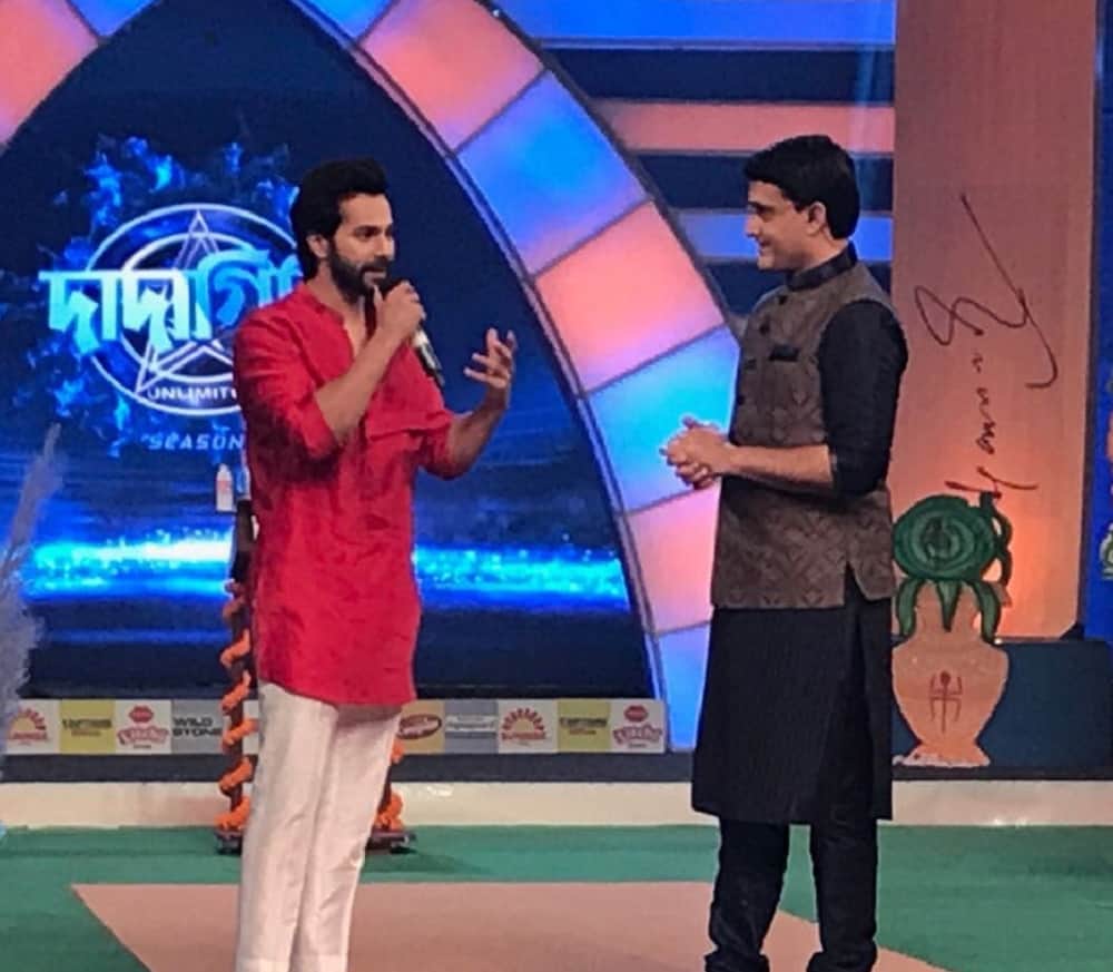 sourav ganguly shares the stage with varun dhawan during the promotion of judwaa 2