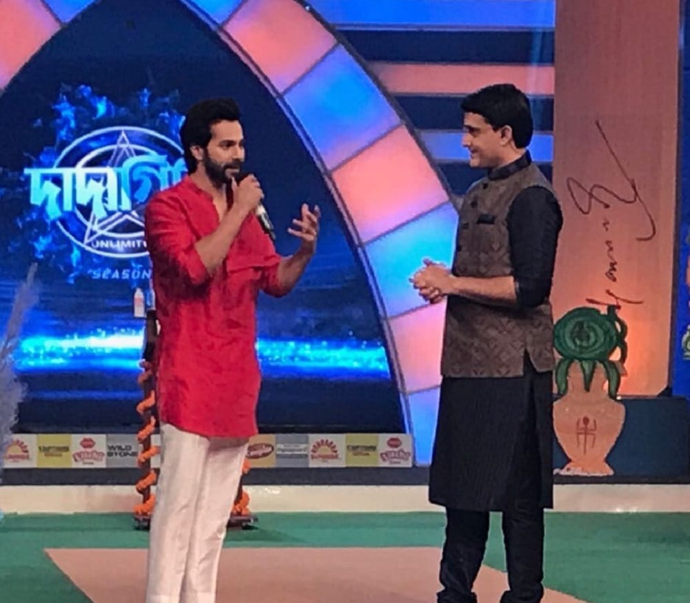 sourav ganguly shares the stage with varun dhawan during the promotion of judwaa 2