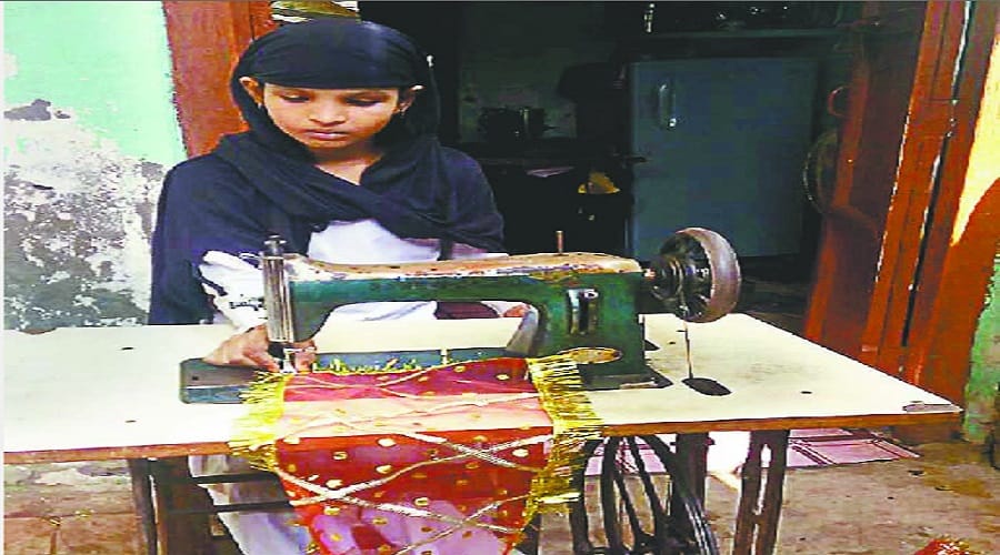 Navratri 2017: Muslim women preparing mother chunari