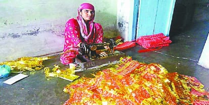 Navratri 2017: Muslim women preparing mother chunari