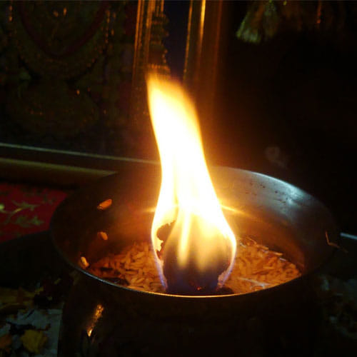 navratri 2017 keep akhand jyoti in right direction, know vastu tips