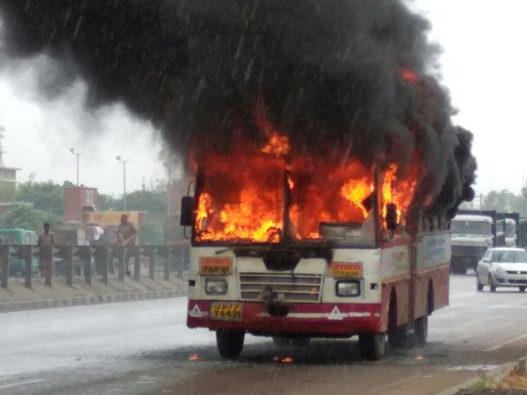 Bus filled with passengers caught fire which killed and injured many people police reaches spot