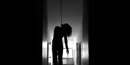 Suicide note was on her feet 
