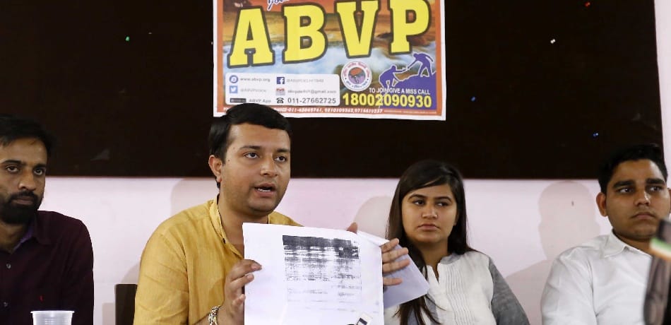 एबीवीपी पदाधिकारियों ने थामा सपा का  दामन