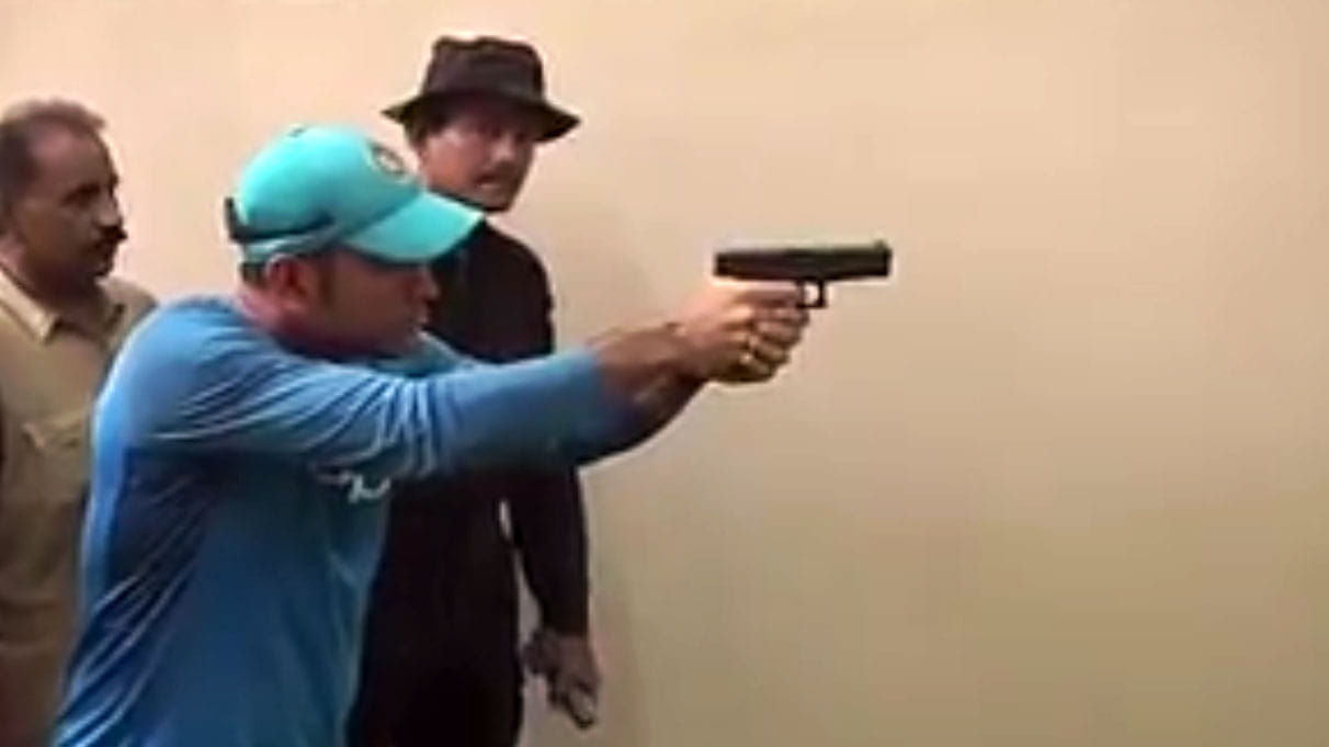 Ms Dhoni Shows His Shooting Skills In Kolkata Police Training School