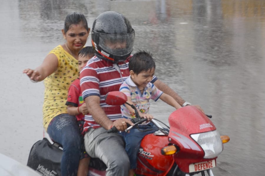 rain changes weather in Lucknow pics