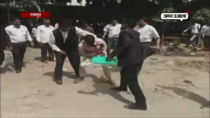 Watch: Lawyer thrashes his client over fee dispute outside court's premises