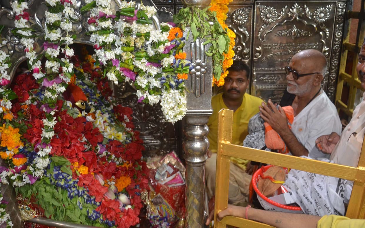 navratri first day more than two lakh people visit vindhyachal dham