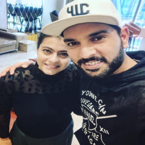 Star Cricketer Yuvraj Singh meets Actress Kajol on Airport 