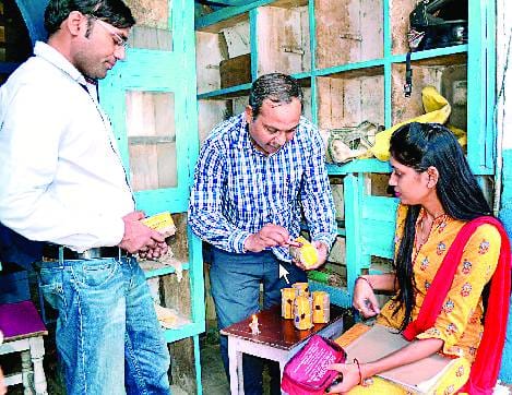 मावा मंडी और विशाल मेगा मार्ट में छापेमारी