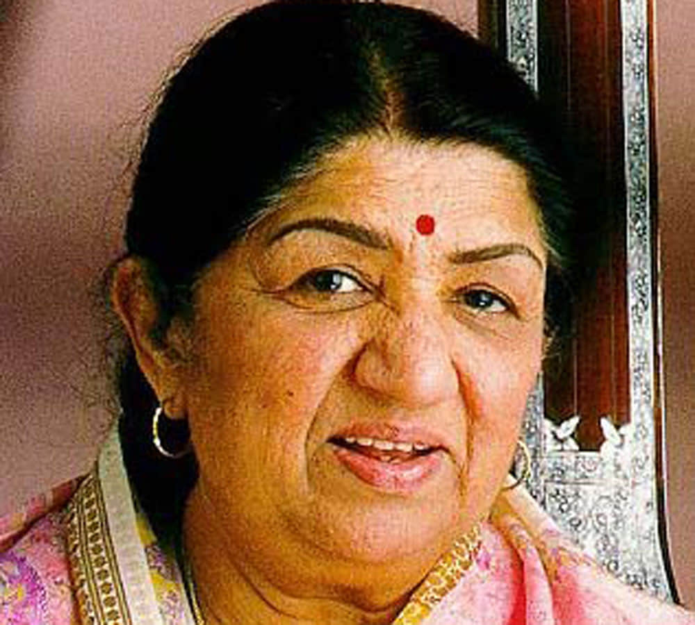 Lata Mangeshkar Health Update: Singer Team Issues A Statement Urging Her Fans don't believe in false news